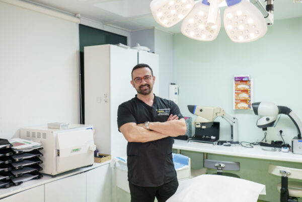 the right hair tranplant surgeon-Dr. Anastasakis